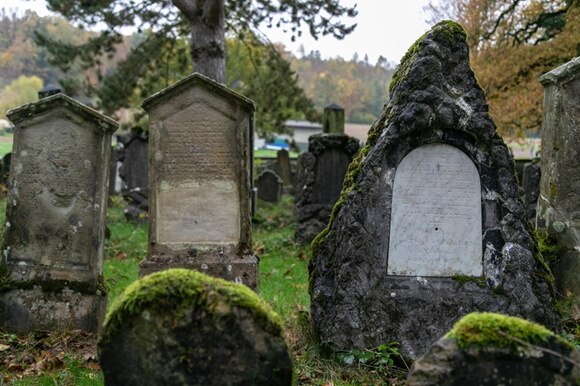 Tombe in un cimitero ebraico