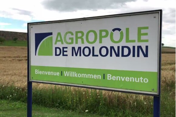 Cartello con il logo del centro agroalimentare Agropole di Molondin.