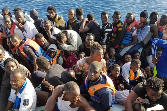 IN un immagine d archivio, migranti salvati al largo delle coste libiche. Anche oggi sono stati rinvenuti 11 cadaveri