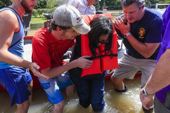 Novemila persone salvate dalle acque a Houston
