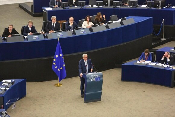 juncker durante il suo discorso al parlamento europeo