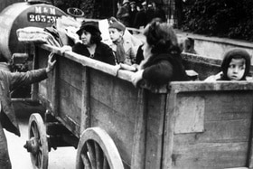 Rifugiati ebrei su un carro nel 1940