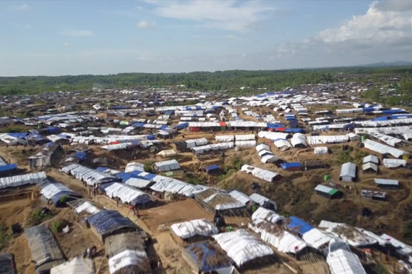 Vista aerea di un campo profughi Rohingya nel sud-est del Bangladesh