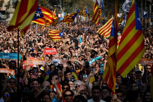 Barcellona ha accolto il voto sull indipendenza con un boata