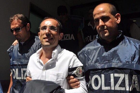 Nella foto d archivio l arresto del boss Paolo Rosario De Stefano arrestato nell agosto 2009.