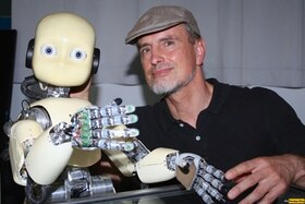 Jürgen Schmidhuber con un robot