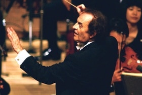 Charles Dutoit in un immagine del 2003.