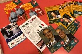 volantini elettorali di diversi candidati alle elezioni italiane