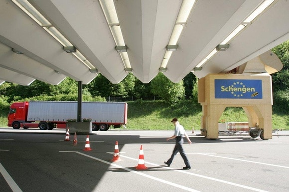 Disdire gli accordi di Schengen / Dublino potrebbe costare fino a 10 miliardi di franchi per la Svizzera
