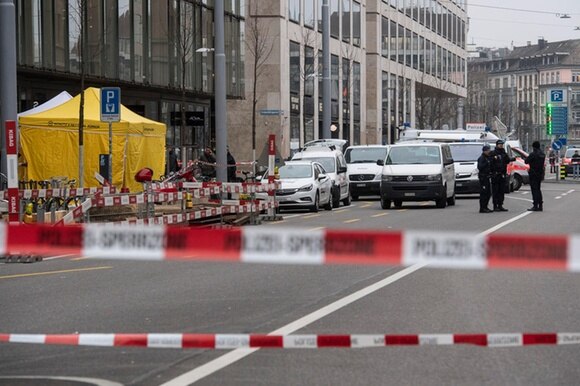 La strada in centro a Zurigo dove si è consumata l omicidio-suicidio