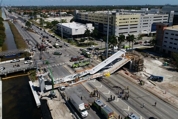 Crolla ponte in costruzione a Miami