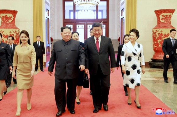 Incontro a sorpresa a Pechino: il leader nordcoreano ospite del presidente cinese Xi Jinping