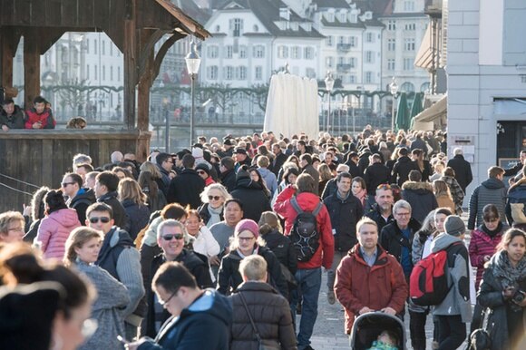 Popolazione svizzera in (lenta) crescita