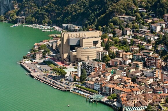 Una veduta dall alto del Casinò di Campione progettato dall architetto ticinese Mario Botta