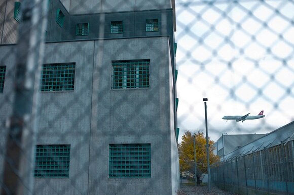 Centro di detenzione per richiedenti l asilo vicino all aeroporto di Zurigo.