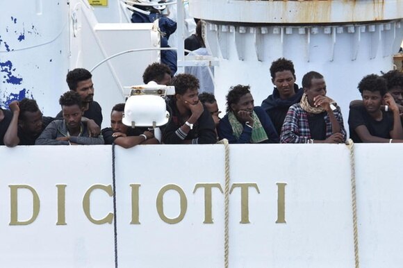 Migranti a bordo della Diciotti