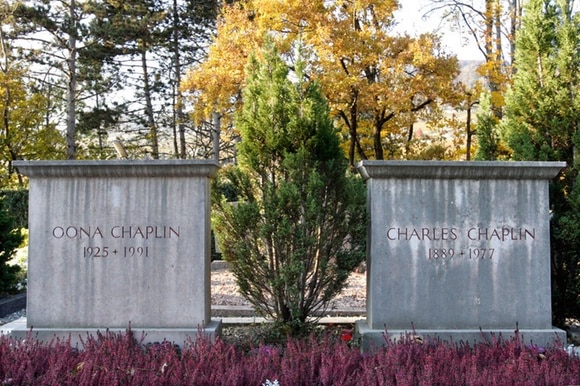 Tomba di Charlie Chaplin e della moglie Oona a Corsier-Sur-Vevey, nel cantone di Vaud.