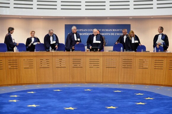 I giudici nella Corte europea dei diritti umani a Strasburgo.