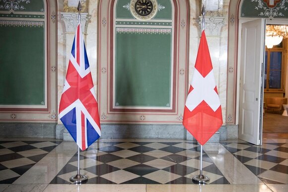 bandiera britannica e svizzera