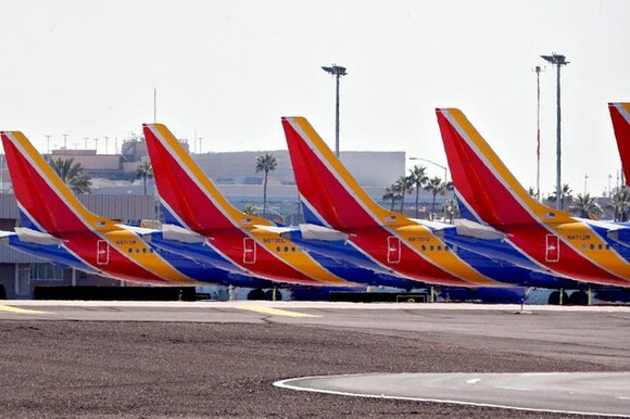 Boeing 737 Max a terra all aeroporto Sky Harbor di Phoenix.