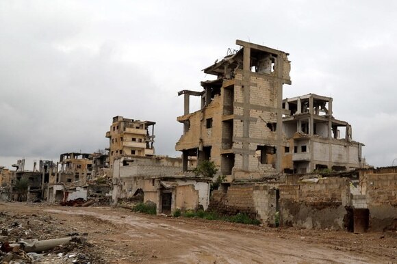 Un bâtiment détruit à Raqqa, dans le nord de la Syrie