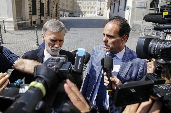 Graziano Delrio e Andrea Marcucci all uscita da Palazzo Chigi.