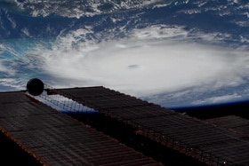 uragano visto dallo spazio