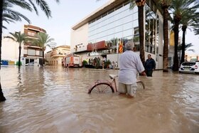 A Dolores, Alicante, la pioggia copre le strade con almeno 50 centimetri di acqua
