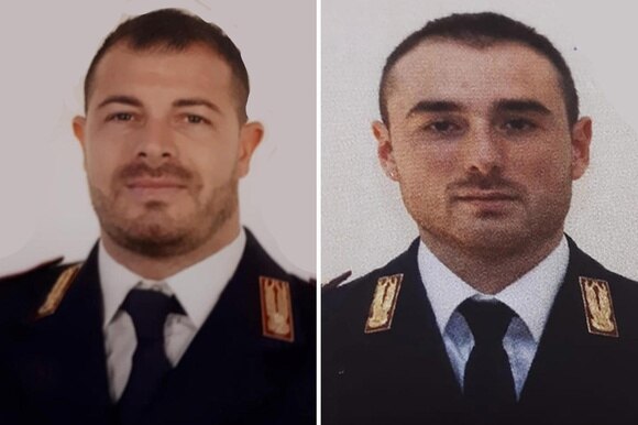 La foto dei due poliziotti uccisi, a sinistra Pierluigi Rotta e a destra Matteo De Menego.