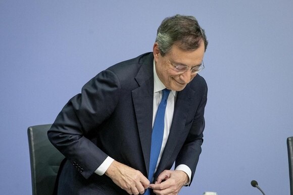 Mario Draghi s inchina