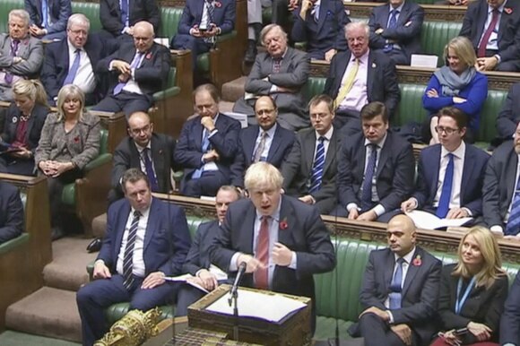 Boris Johnson in parlamento il 29 ottobre mentre chiede lo scioglimento delle camere.