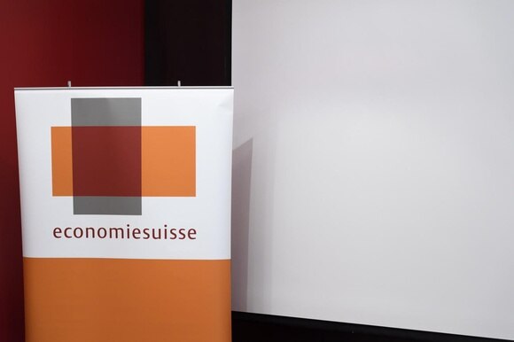 Il logo dell associazione economica fotografato nel corso della conferenza stampa annuale.