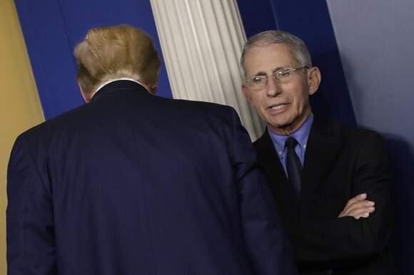 Anthony Fauci parla a Trump