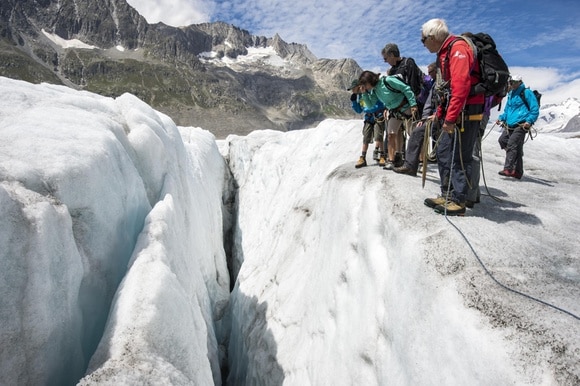 escursionisti su un ghiacciaio