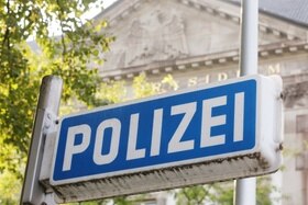 La scritta Polizei davanti alla sede di Essen.