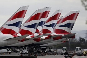 Aerei della British Airways a terra.