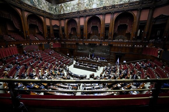 Vista panoramica trasversale dell Aula di Montecitorio, sede della Camera dei deputati italiana