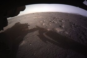 Un immagine di Marte presa dal rover Perseverance.