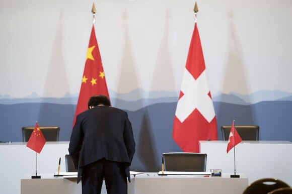 bandiere svizzera e cinese