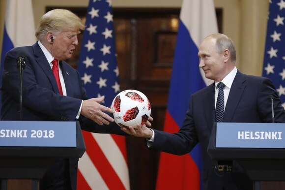 Putin e Trump prima dei mondiali di calcio russi del 2018