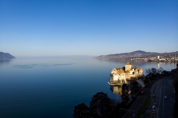 Il castello di Chillon a bordo del lago Lemano.