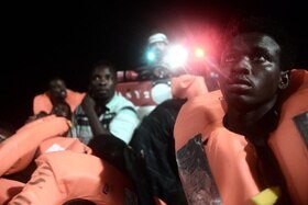 Migranti salvati nelle acque del Mediterraneo.
