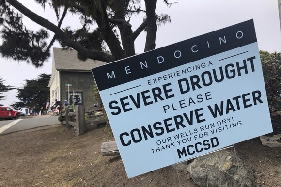 Un cartello in California: grave siccità, conservate l acqua