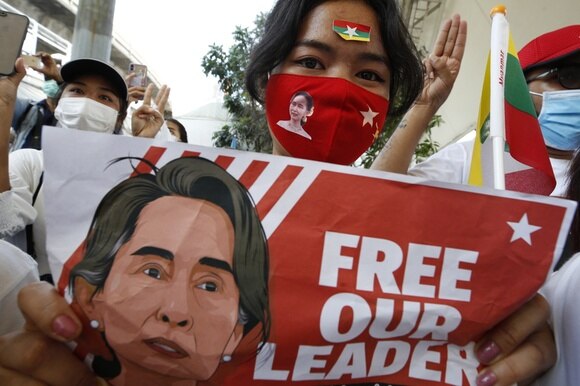 Una sostenitrice della politica birmana.