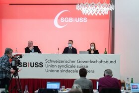 I dirigenti dell Uss durante l assemblea dei delegati che si è tenuta a Berna.