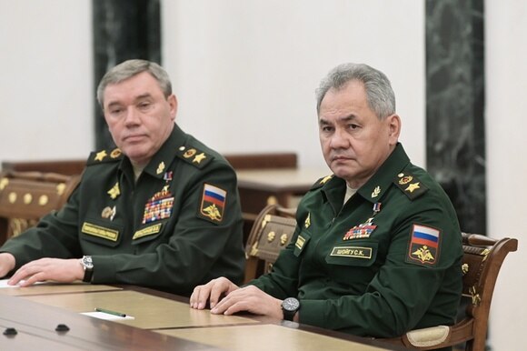 Il ministro della difesa russo Sergei Shoigu (destra) e il capo di Stato Maggiore Valery Gerasimov.