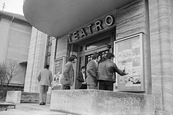 Nel 1972 il Cinema Teatro attirava una numerosa clientela dal Belpaese.