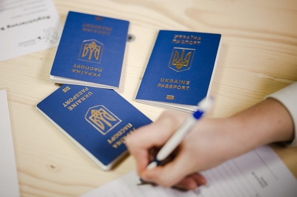 3 جوازات سفر أوكرانية