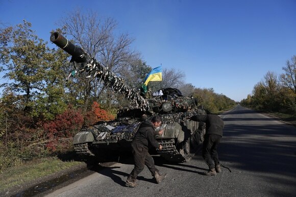 carro armato con bandiera ucraina