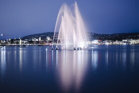 Getti d acqua sul lago di Zurigo.
